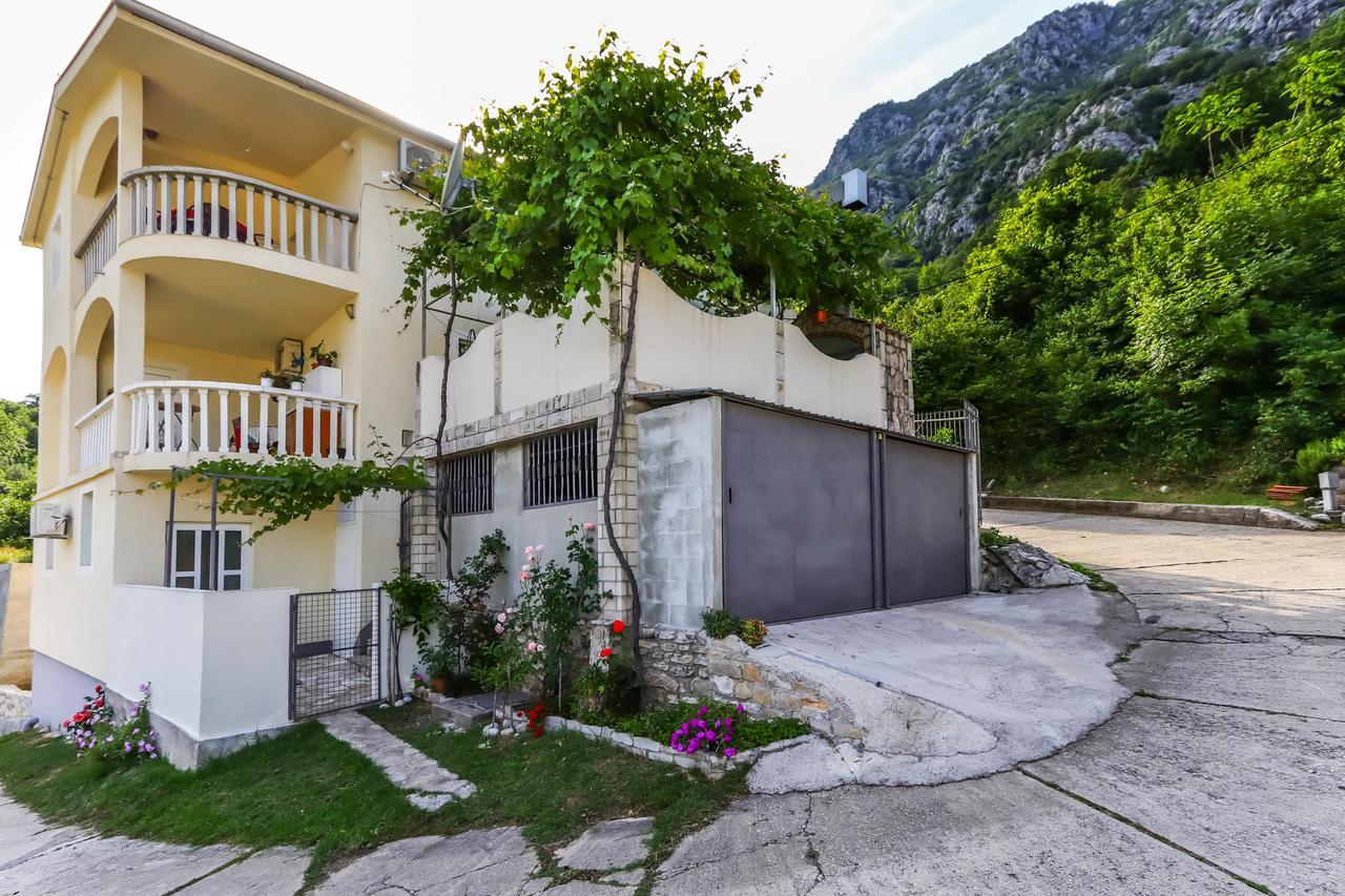 Apartments Zeko Долни Морин Екстериор снимка