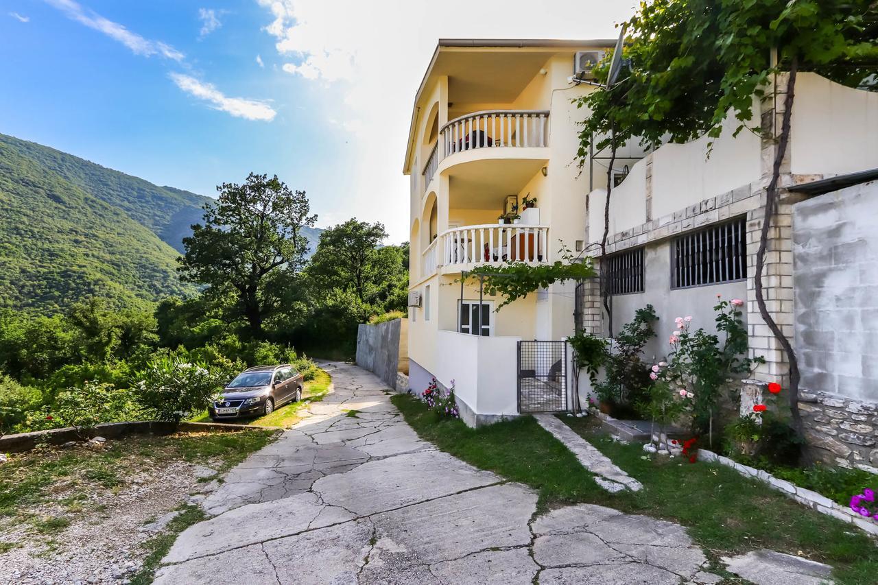 Apartments Zeko Долни Морин Екстериор снимка